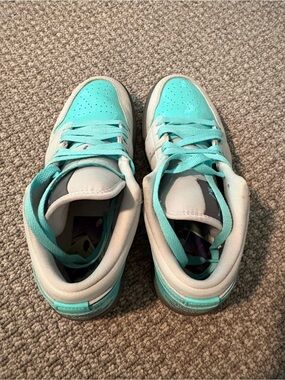 Nike Jordan Low-Top Sneakers in White and Teal